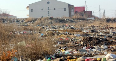 CONSTANȚA ÎN IMAGINI / Munți de gunoaie printre vile și limuzine - 3