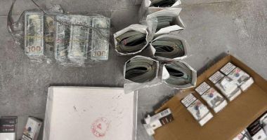Stire din Eveniment : Bărbat depistat la granița cu Ucraina, în timp de transporta sute de mii de dolari în cartușe de țigări