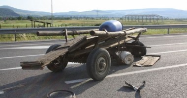 Stire din Eveniment : Căruță lovită  de o mașină între Medgidia și Satu Nou