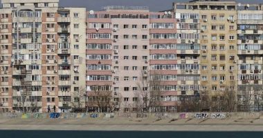 Stire din Actualitate : Românii care stau la bloc sau la casă riscă amenzi de 100.000 de lei. Este interzis să facă asta