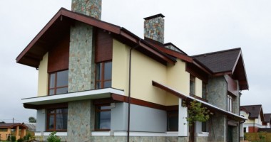 Stire din Actualitate : Află câte case dețin primarii din România!