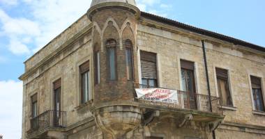 Stire din Cultură-Educație : Clădirea cu istorie misterioasă. Confuziile legate de stradă și imobil