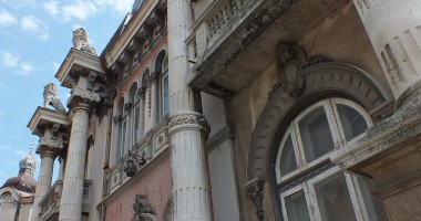 Casa cu lei