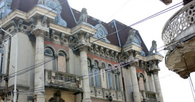 Casa cu Lei, palatul-ruină din Zona Peninsulară - 3