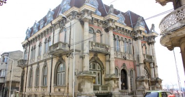 Casa cu Lei, palatul-ruină din Zona Peninsulară - 2