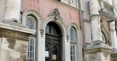 Casa cu Lei, palatul-ruină din Zona Peninsulară - 4