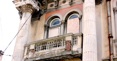 Casa cu Lei, palatul-ruină din Zona Peninsulară - 5