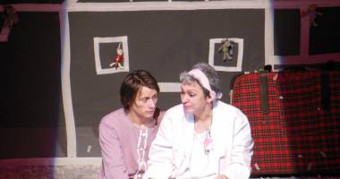 Stire din Cultură-Educație : Pe scena Casei de Cultură, un spectacol ce nu trebuie ratat!