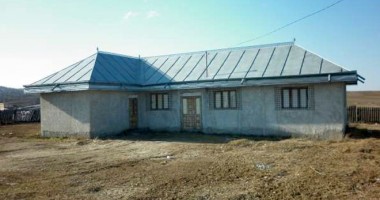 Stire din Economie : Iată cu cât mai poți CUMPĂRA O CASĂ în Constanța. Sume fabuloase cerute pentru construcții din chirpici!