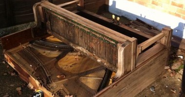 FOTO / I-au devastat casa în urma unui anunț dat pe Facebook! - 3