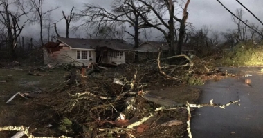 Stire din Actualitate : Patru oameni au fost uciși de tornada care a lovit un oraș din Mississippi