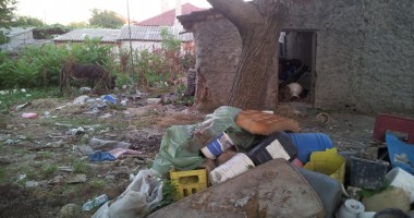 Terorizați și amenințați cu violul de vecini - 2