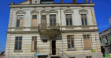 Un simbol în ruină! Mărirea  și decăderea Casei Manicatide - 3