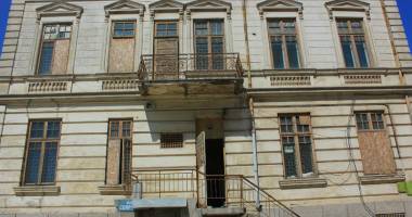 Un simbol în ruină! Mărirea  și decăderea Casei Manicatide - 4