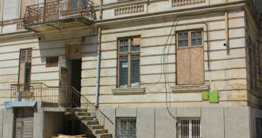 Un simbol în ruină! Mărirea  și decăderea Casei Manicatide - 8
