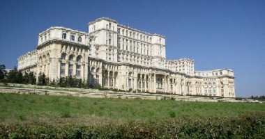 Stire din Actualitate : Obiectivele turistice din România, văzute din afară: The Guardian recomandă locuri din țară, inclusiv "monstruozități din era comunistă"
