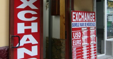Stire din Eveniment : Angajata unui exchange a furat 8.000 de euro
