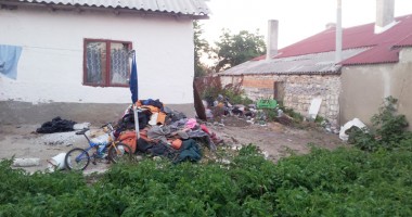 Terorizați și amenințați cu violul de vecini - 4