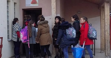 Stire din Cultură-Educație : Ca să uite de griji și nevoi…