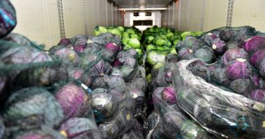 Stire din Economie : Casa Unirea continuă livrările de legume preluate de la producători