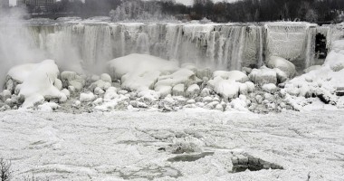 GALERIE FOTO. Cascada Niagara a înghețat din pricina vortexului polar - 5
