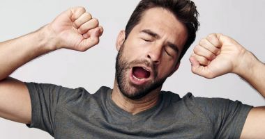 Stire din Sănătate : Un adult sănătos cască de 5 - 10 ori pe zi