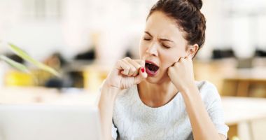 Stire din Sănătate : Căscați excesiv? Este posibil să aveți nevoie de fier sau magneziu