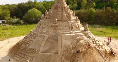 Stire din Actualitate : Cel mai înalt castel de nisip din lume, ridicat în Danemarca