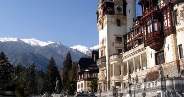 Stire din Cultură-Educație : Sărbătoarea Castelului Peleș - milioane de vizitatori în șase decenii