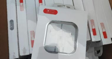 Incărcătoare și căști contrafăcute, descoperite de polițiști - 2