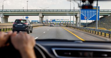 Stire din Social : Schimbări pentru șoferi de la 1 ianuarie. Cât costă Rovinieta în 2025
