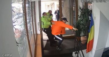 Stire din Actualitate : Tatăl vitreg al Cătălinei Ponor, condamnat după ce s-a bătut cu doi poliţişti din Constanţa