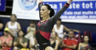 Stire din Sport : Cătălina Ponor s-a calificat în finala de la bârnă