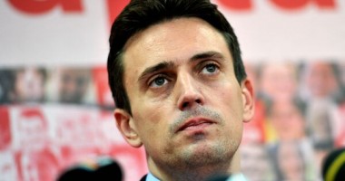 Stire din Politică-Administrație : "Cei care cer amprentarea românilor ar trebui să se întoarcă în Evul Mediu"