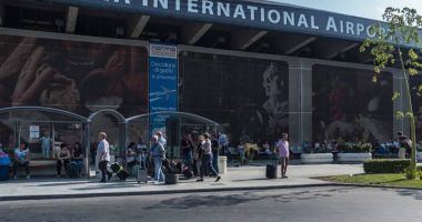 Stire din Actualitate : Cursele de pe aeroportul din Catania, reluate după suspendarea în urma erupţiei vulcanului Etna