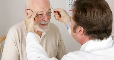 Stire din Sănătate : Cataracta este întâlnită cel mai des la persoanele cu vârsta de peste 45 de ani