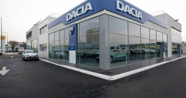 Stire din Economie : Cât câștigă Dacia în urma aprecierii cu 30% a francului elvețian
