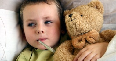 Stire din Sănătate : Cât de periculoasă e febra la copii