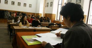 Stire din Cultură-Educație : Cât de pregătiți sunt elevii  de-a VIII-a  să intre la liceu