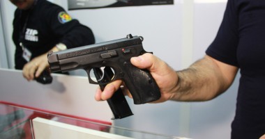 Stire din Eveniment : Cât de simplu pot să rămână constănțenii fără arme