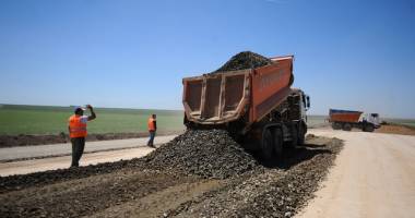 Stire din Economie : Câte autostrăzi vor fi construite până în 2015, în România