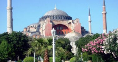 Stire din Actualitate : Catedrala Sfânta Sofia din Istanbul ar putea  să redevină moschee