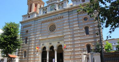 Stire din Social : Duminica Sfintei Cruci, cu slujbă  de tundere  în monahism