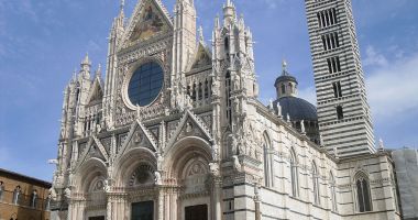 Stire din Actualitate : Domul din Siena, evacuat pentru scurt timp după un cutremur