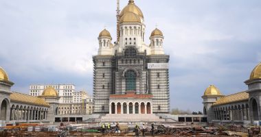 Stire din Social : Construcţia clădirii Catedralei Mântuirii Neamului se apropie de final