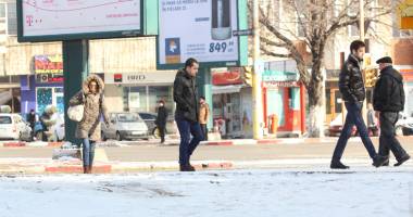 Stire din Social : Câte zile libere au românii în 2015