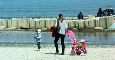 Stire din Social : Câți copii se mai nasc în România