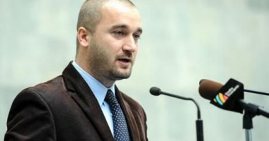Stire din Politică-Administrație : Câți români sunt așteptați la urne pe 25 mai