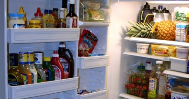 Stire din Economie : Constantin: TVA de 9% la alimente, până din 2013