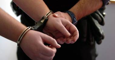 Cătușele, doar pentru infractorii violenți! - 2